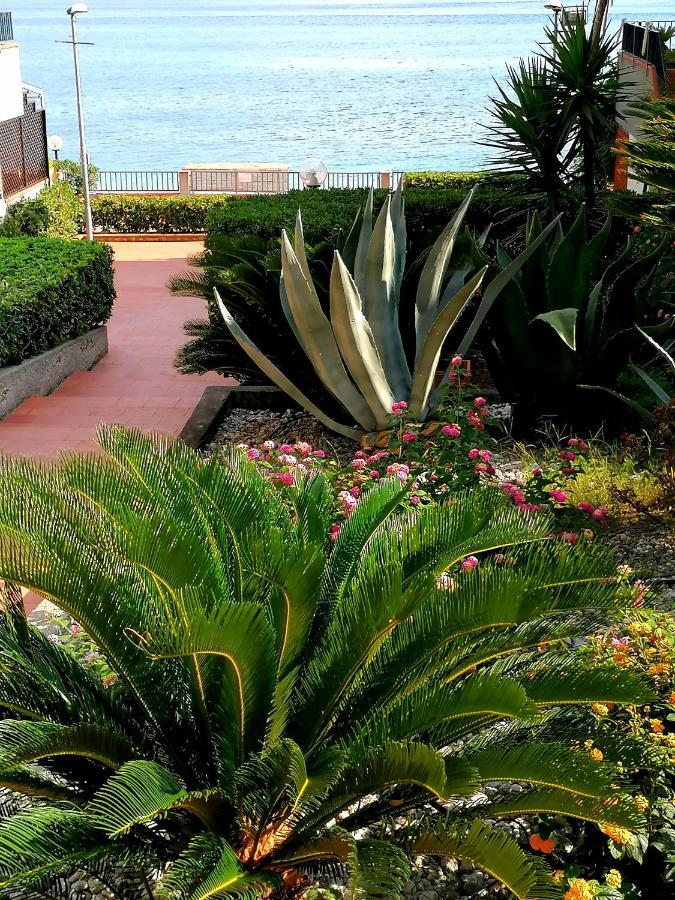 Oltremare Taormina Letojanni Apartment Exterior photo