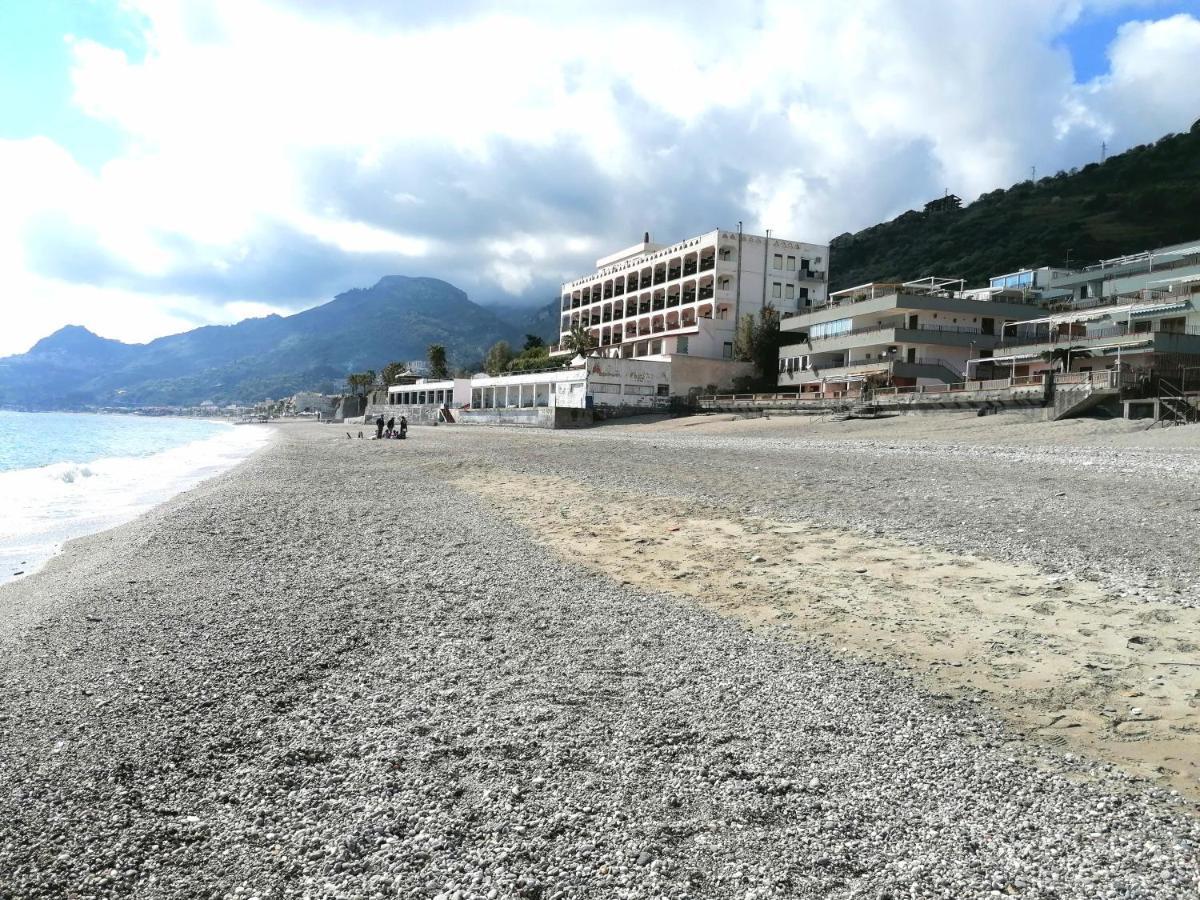 Oltremare Taormina Letojanni Apartment Exterior photo