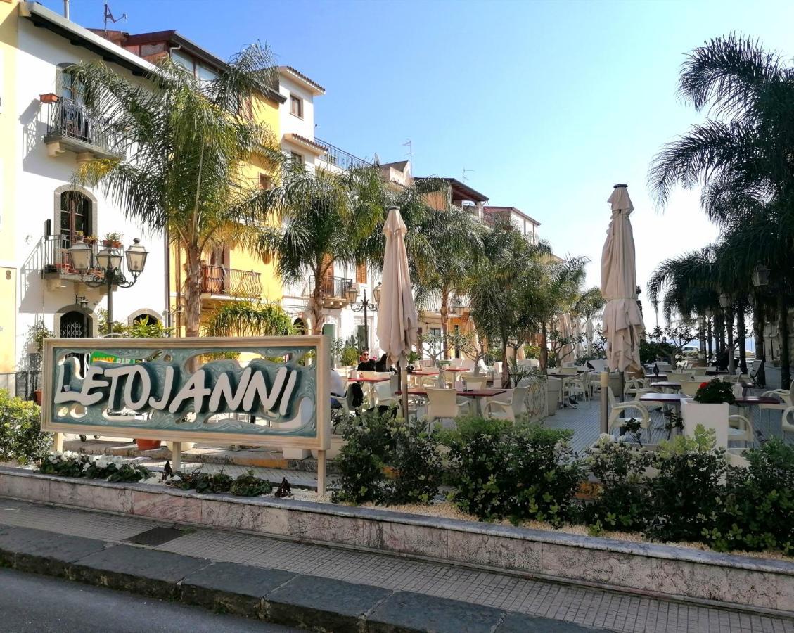 Oltremare Taormina Letojanni Apartment Exterior photo